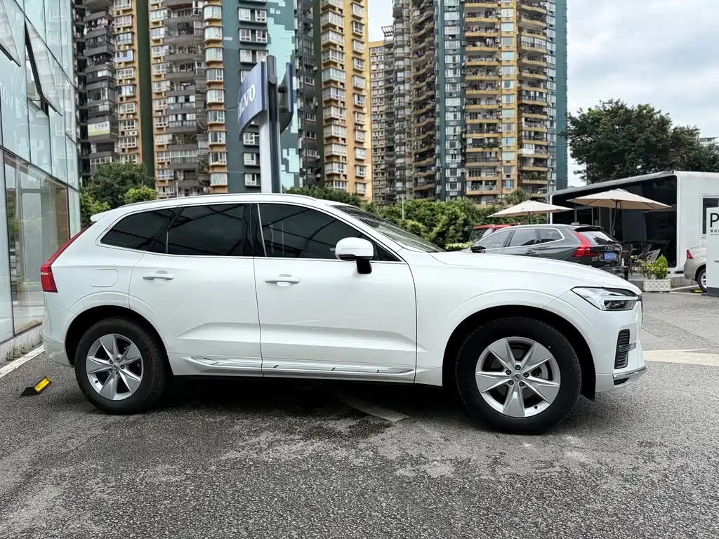 Volvo XC60 2022 B5 Luxury