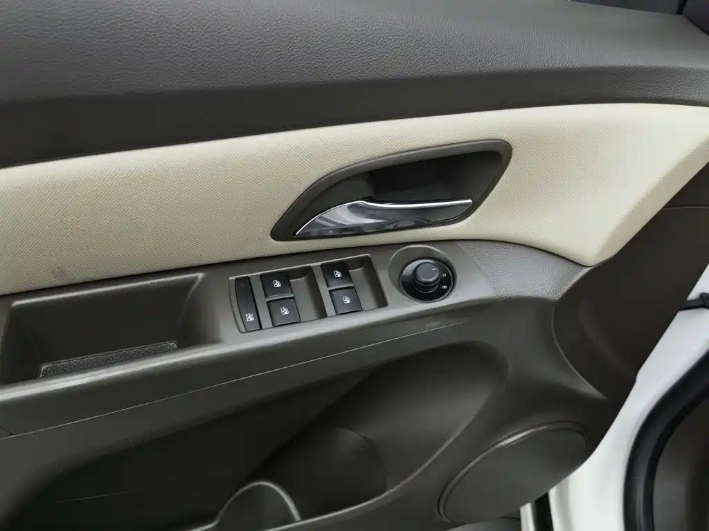 Chevrolet Cruze — миниатюра 9