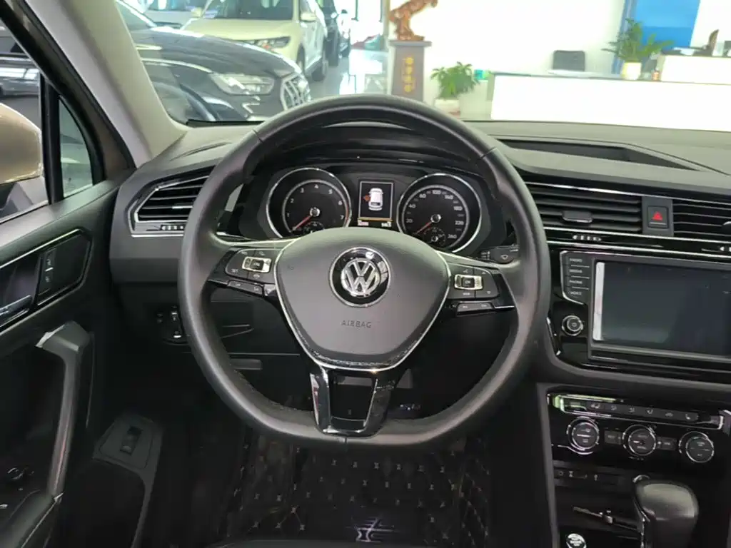 Volkswagen Tiguan L — миниатюра 10