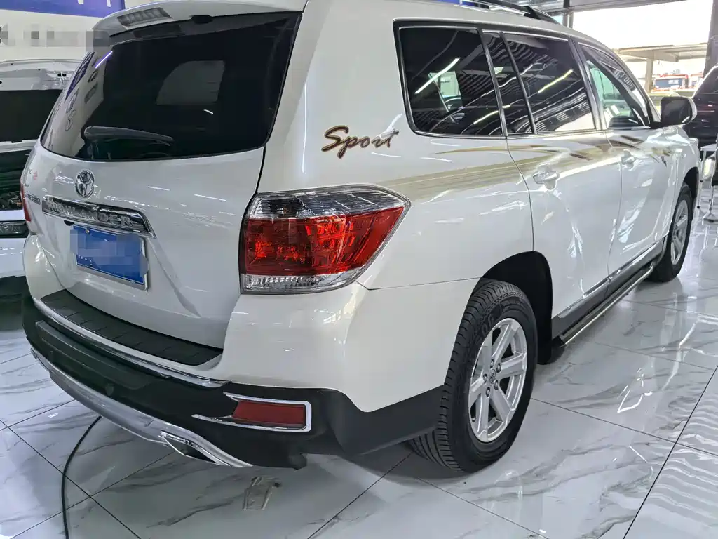 Toyota Highlander 2012 2.7L 5 мест Elite