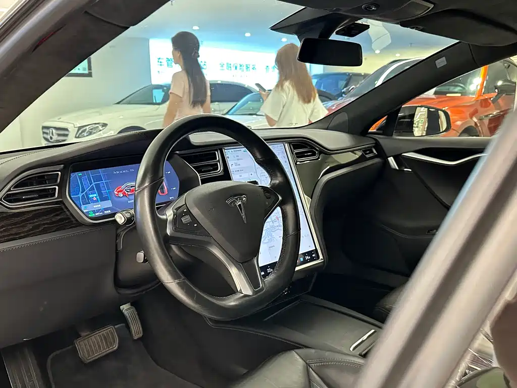 Tesla Model S — миниатюра 11