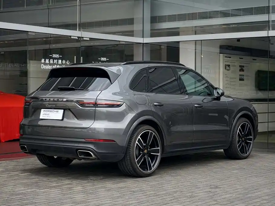 Porsche Cayenne — миниатюра 7