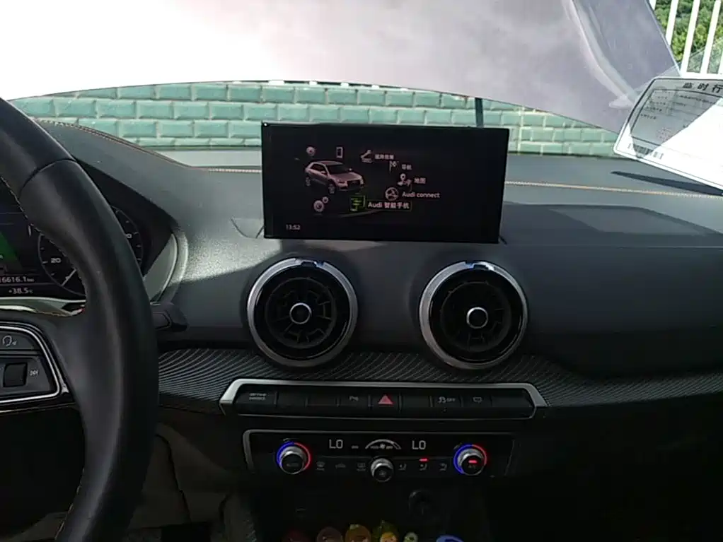 Audi Q2L e-tron — миниатюра 13