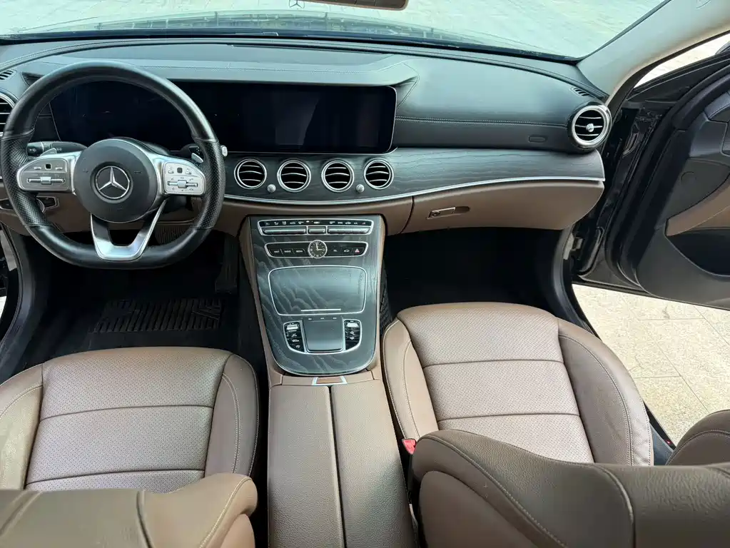 Mercedes-Benz E-Class — миниатюра 8