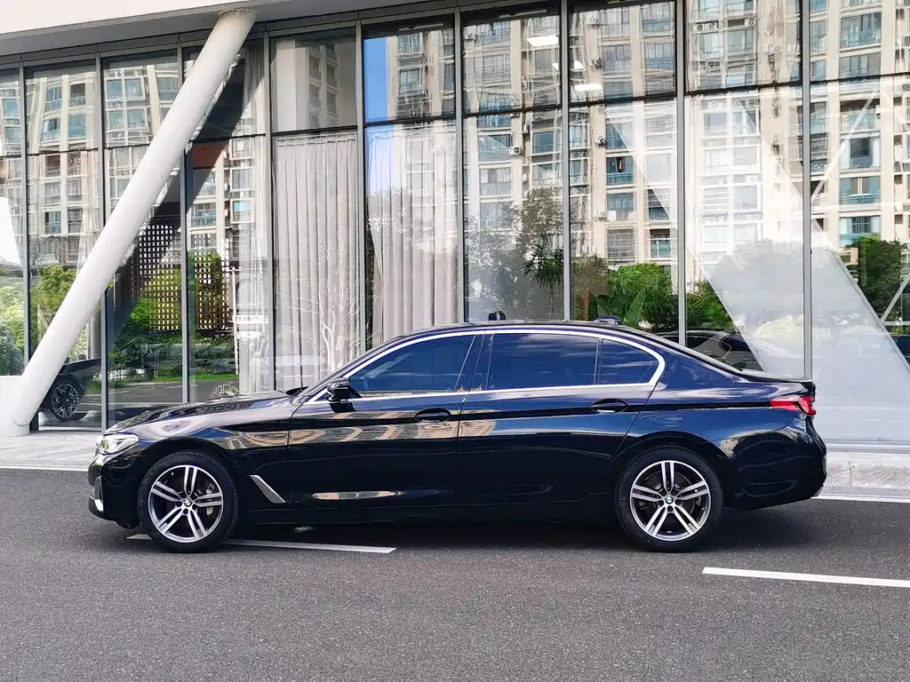 BMW 5 Series — миниатюра 3