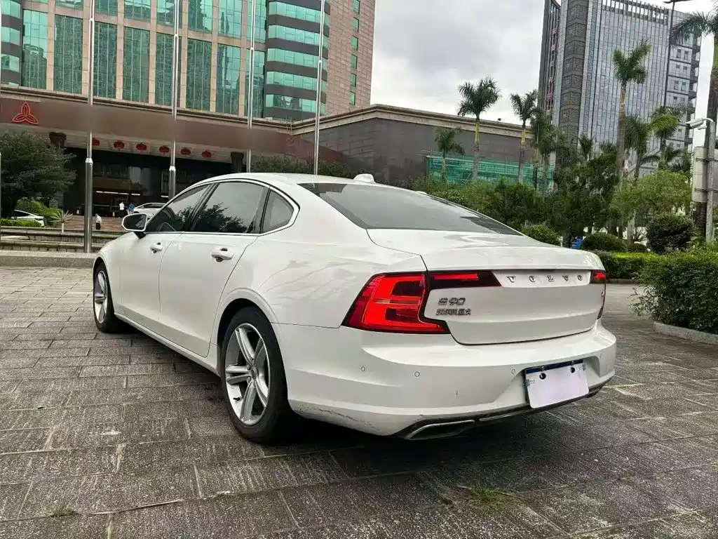 Volvo S90 — миниатюра 5