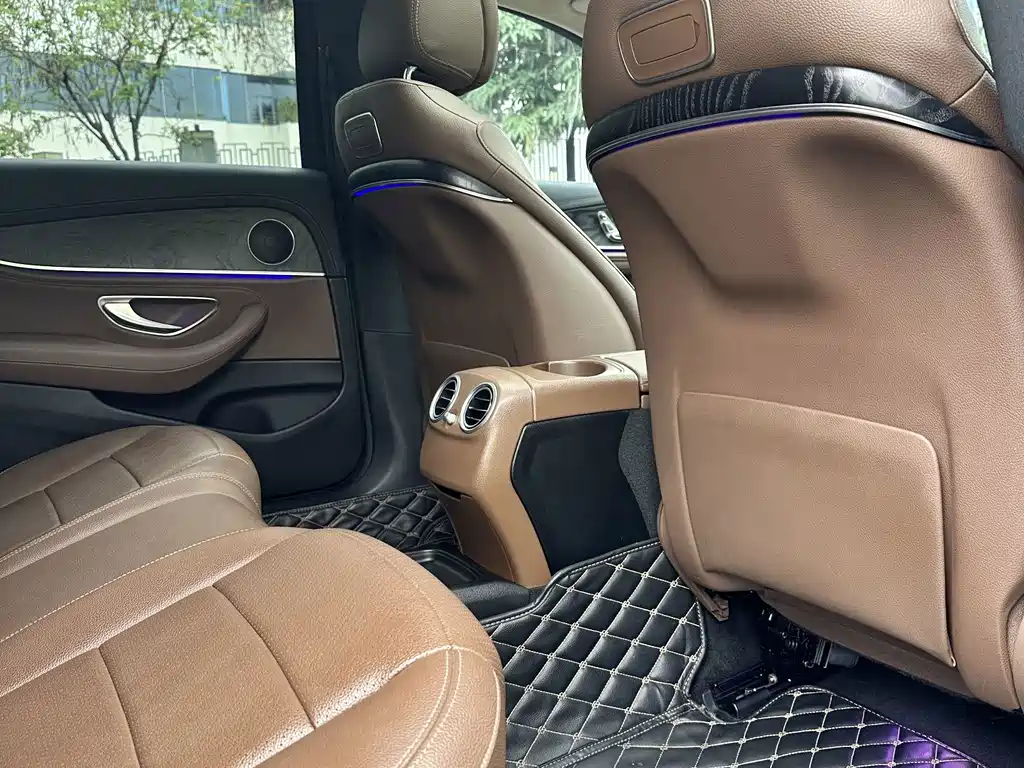 Mercedes-Benz E-Class — миниатюра 14