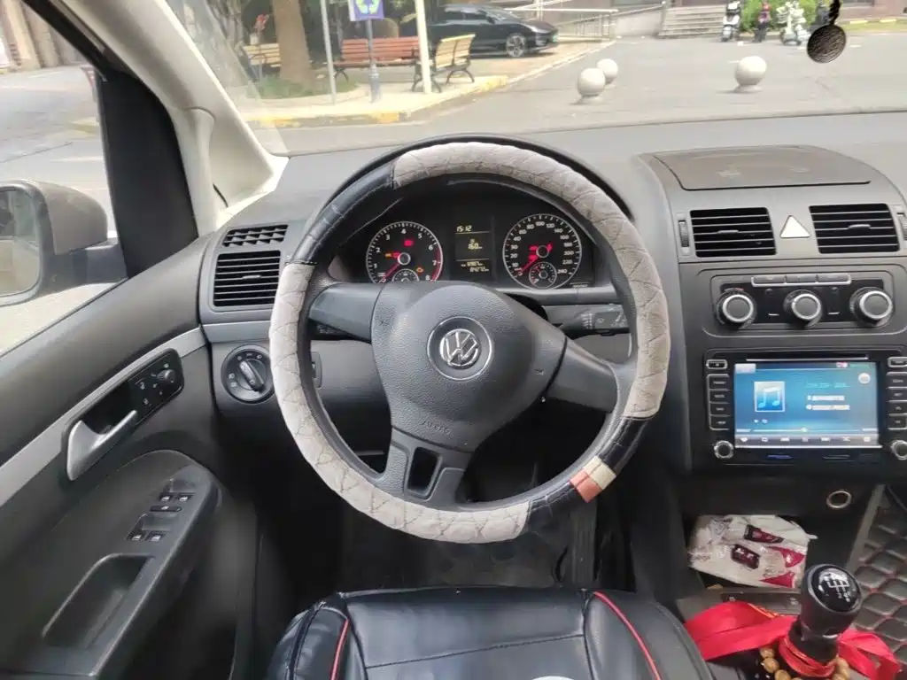 Volkswagen Touran — миниатюра 3