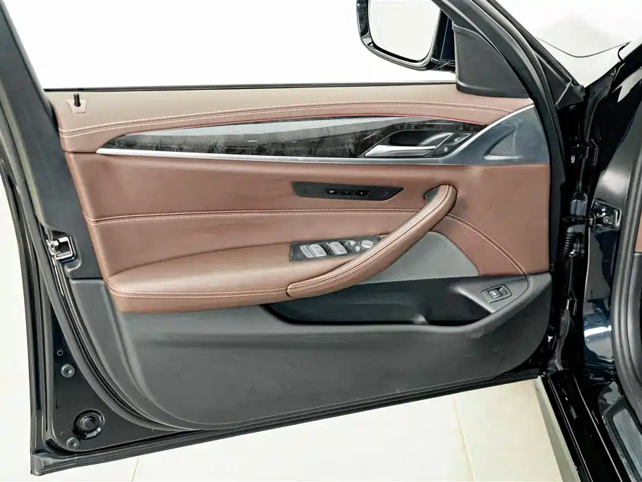 BMW 5 Series — миниатюра 16