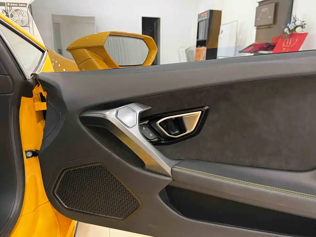 LAMBORGHINI HURACÁN