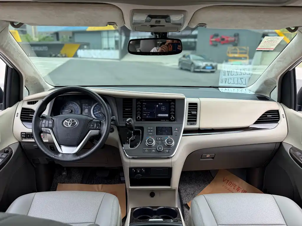Toyota Sienna — миниатюра 6