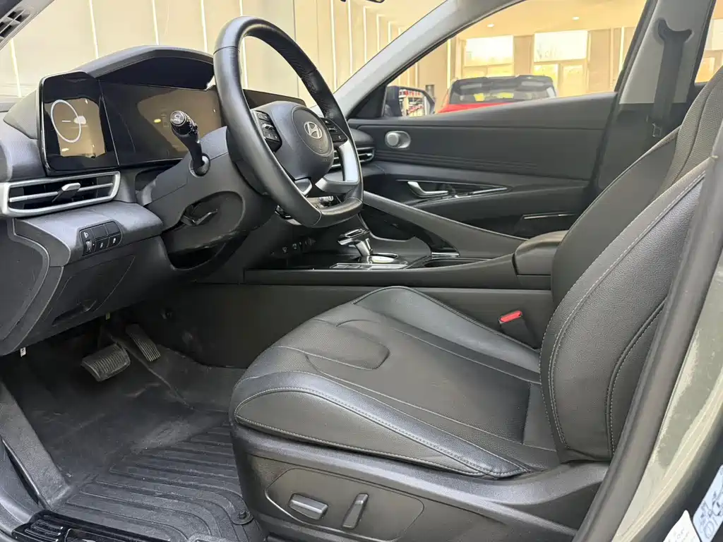 Hyundai Elantra — миниатюра 4