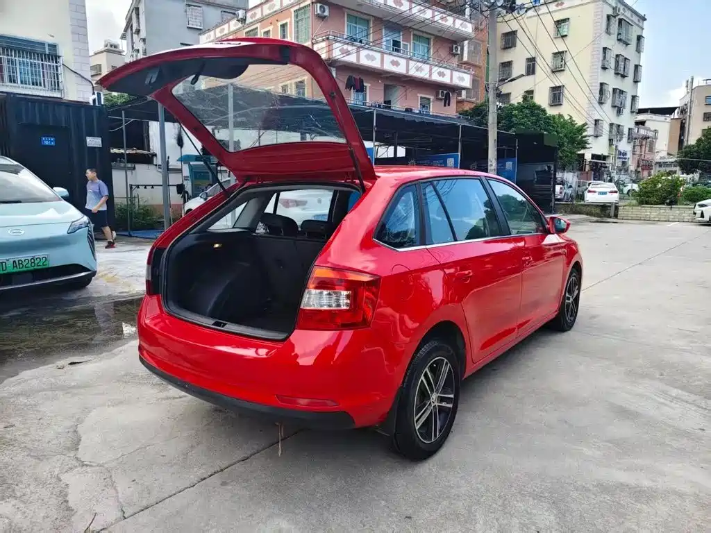 Skoda Rapid Spaceback — миниатюра 6