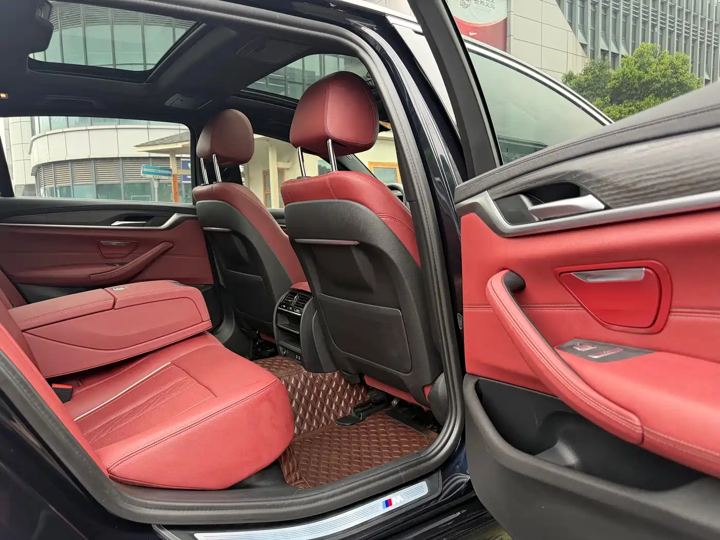 BMW 5 series 2021 Черный из Китая, фото 3
