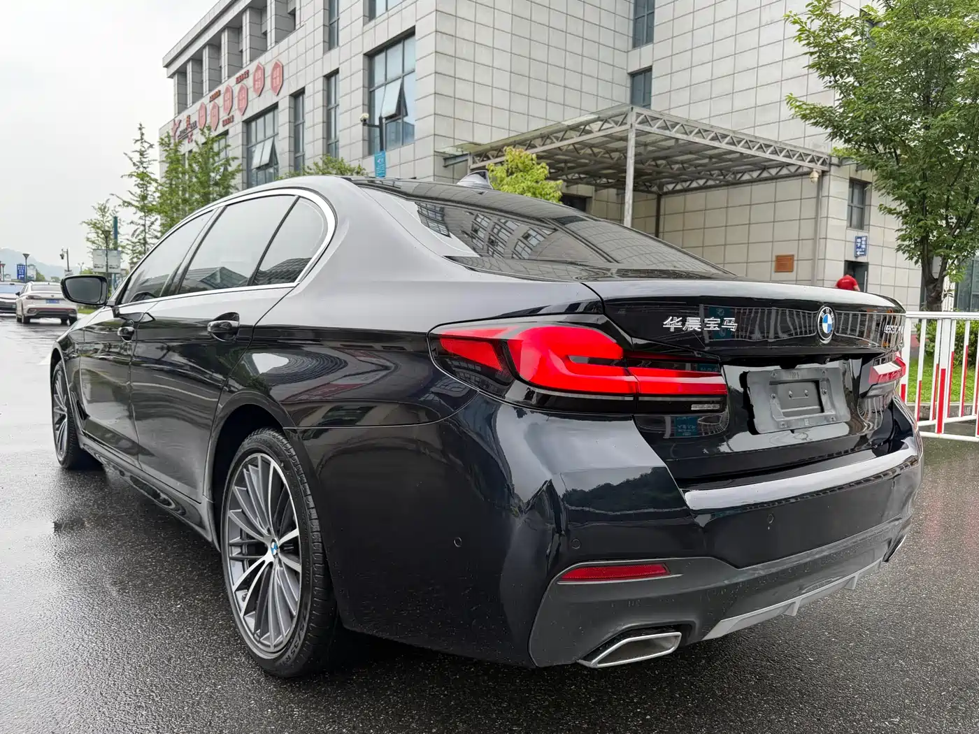 BMW 5 series 2021 Черный из Китая, фото 2