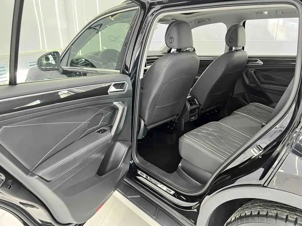 Volkswagen Tiguan L — миниатюра 12