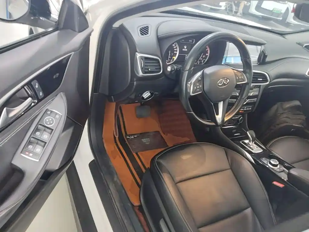 Infiniti QX30 — миниатюра 16