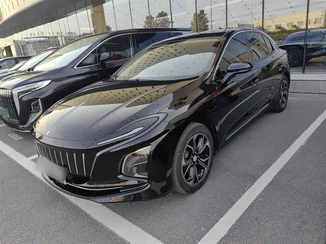 RED FLAG HONGQI E QM5 2023