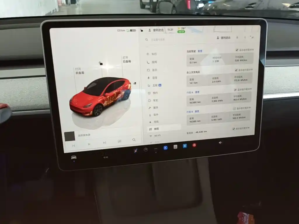 Tesla Model Y — миниатюра 13