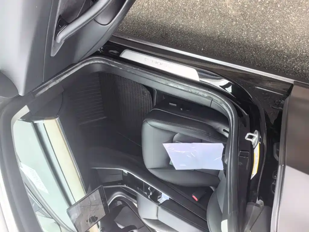 Tesla Model 3 — миниатюра 9