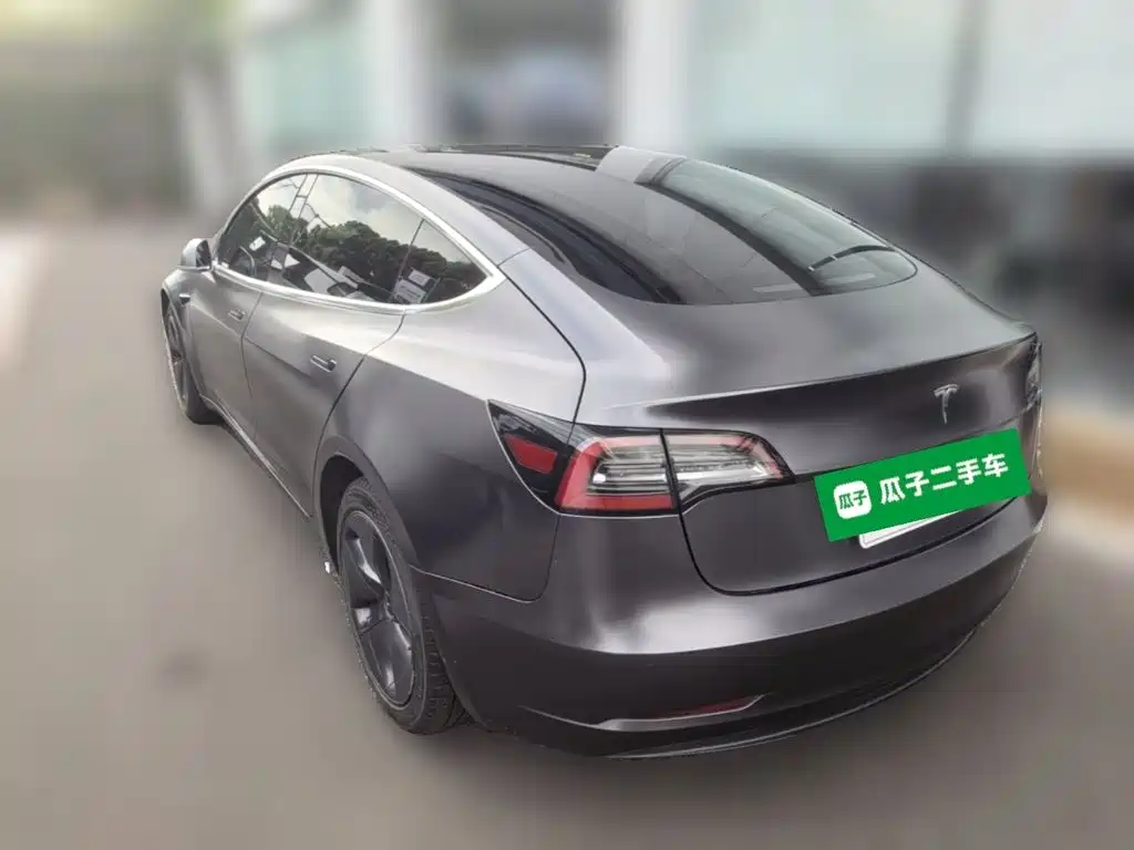 Tesla Model 3 — миниатюра 7