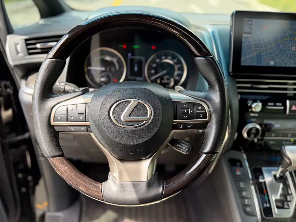 Lexus LM — миниатюра 10