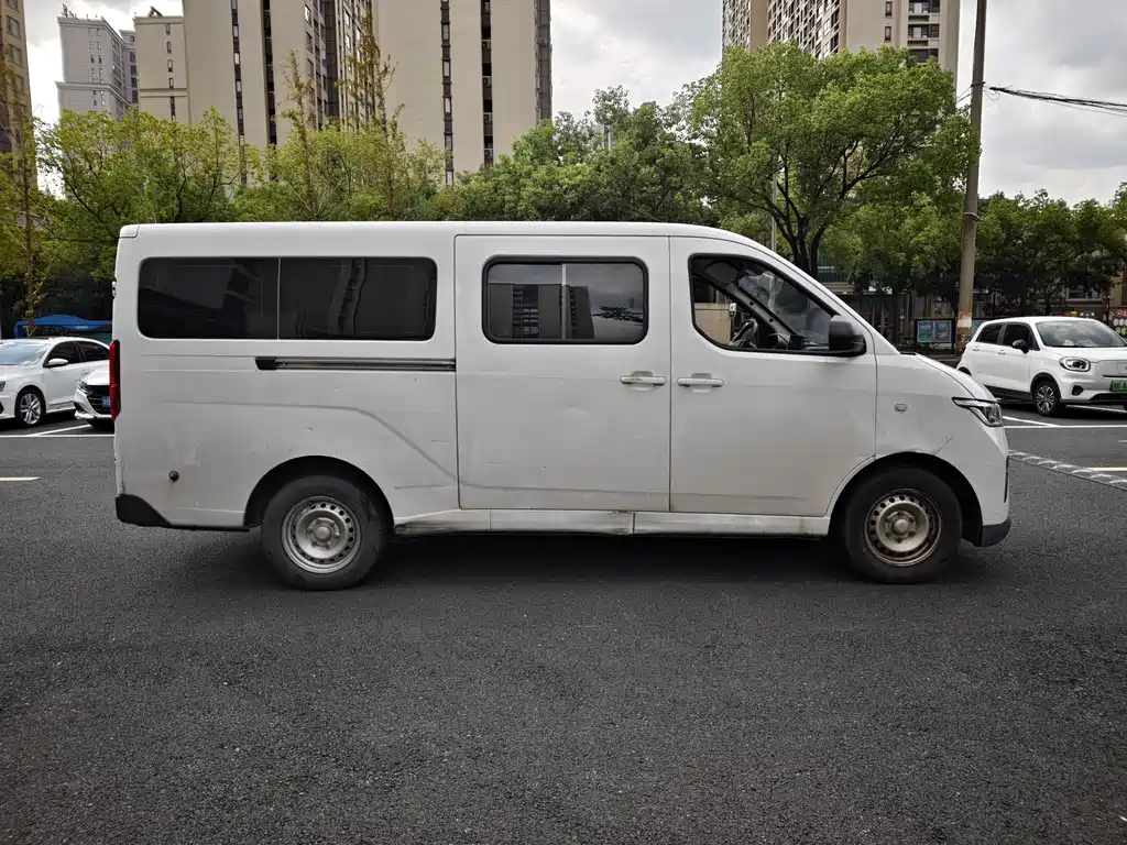 Wuling Yangguang — миниатюра 4