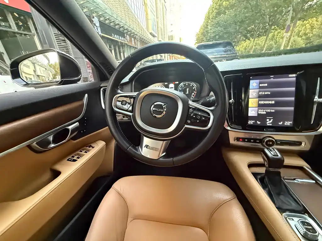 Volvo S90 — миниатюра 9