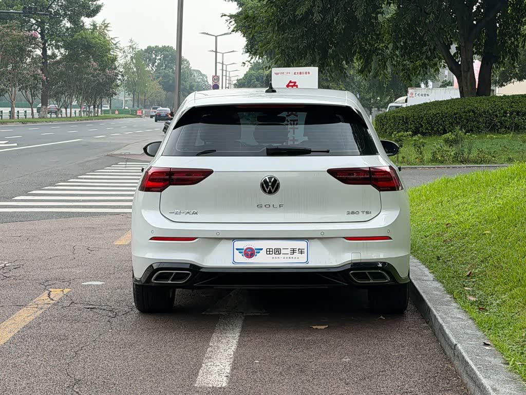 Volkswagen Golf 1.4 л 2021 г. Белый, пробег 15000 км