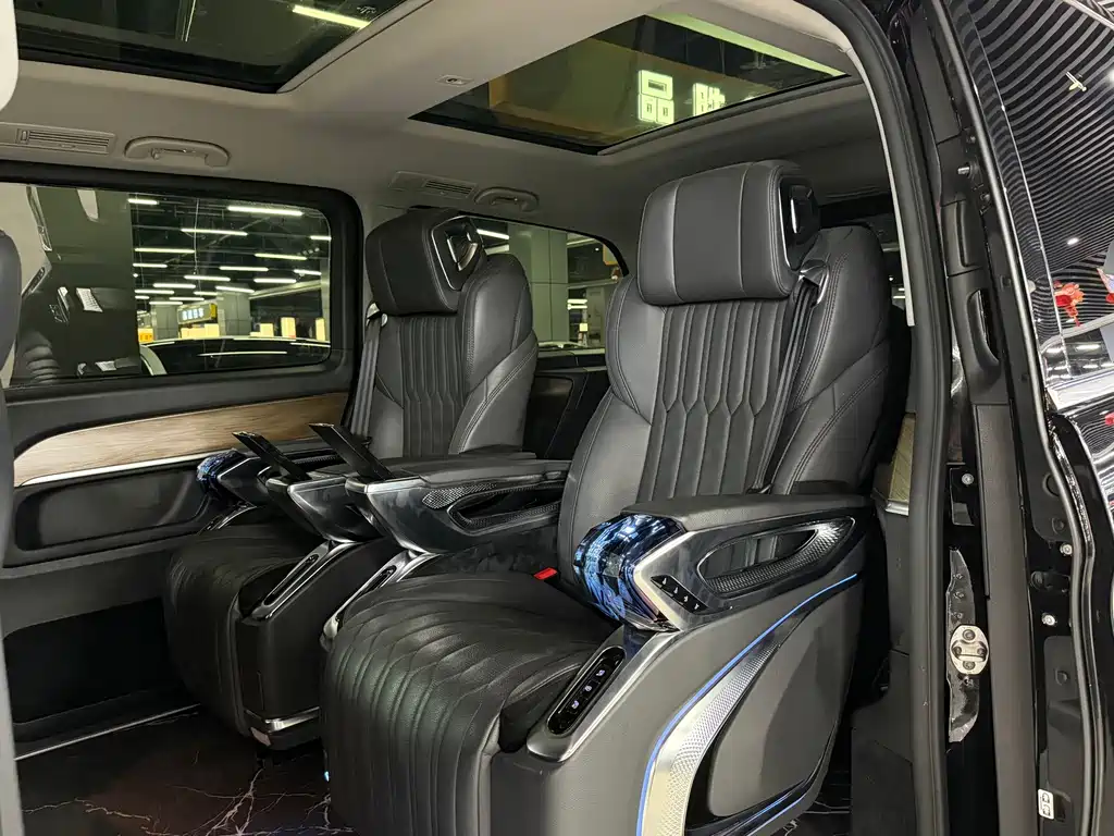 Mercedes-Benz V-Class — миниатюра 12