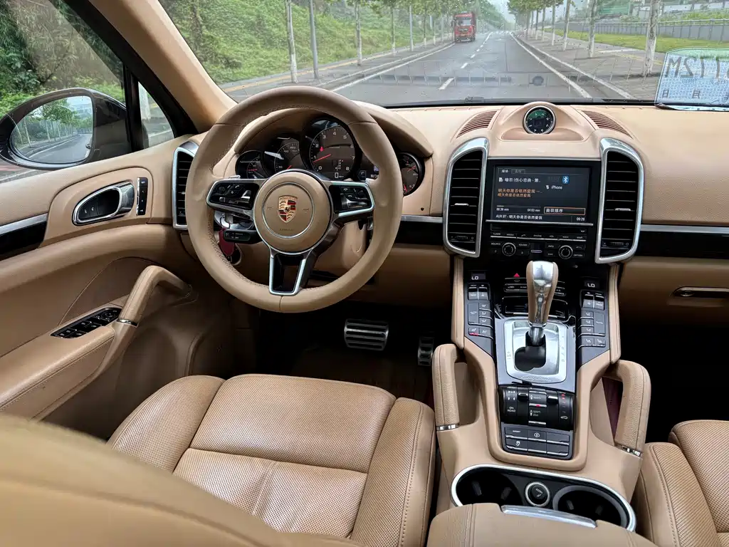 Porsche Cayenne — миниатюра 12