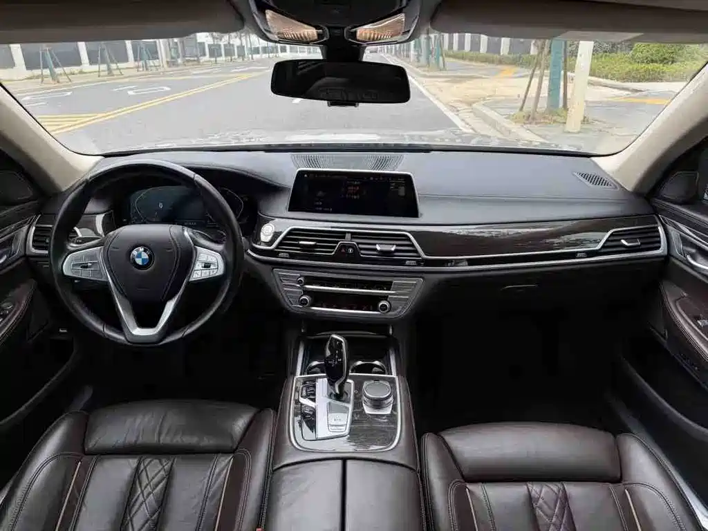 BMW 7 SERIES
