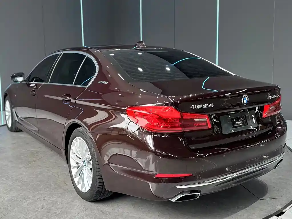 BMW 5 Series New Energy — миниатюра 8