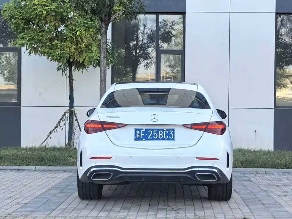 Mercedes-Benz C-Class — миниатюра 7