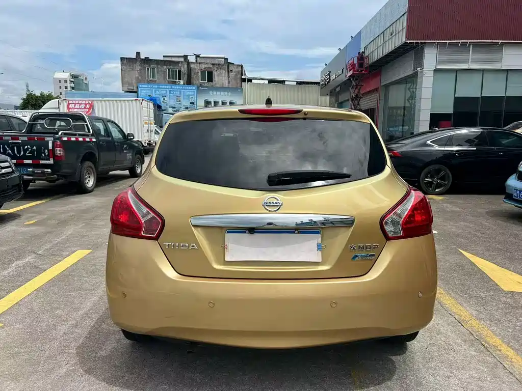 Nissan Tiida — миниатюра 8