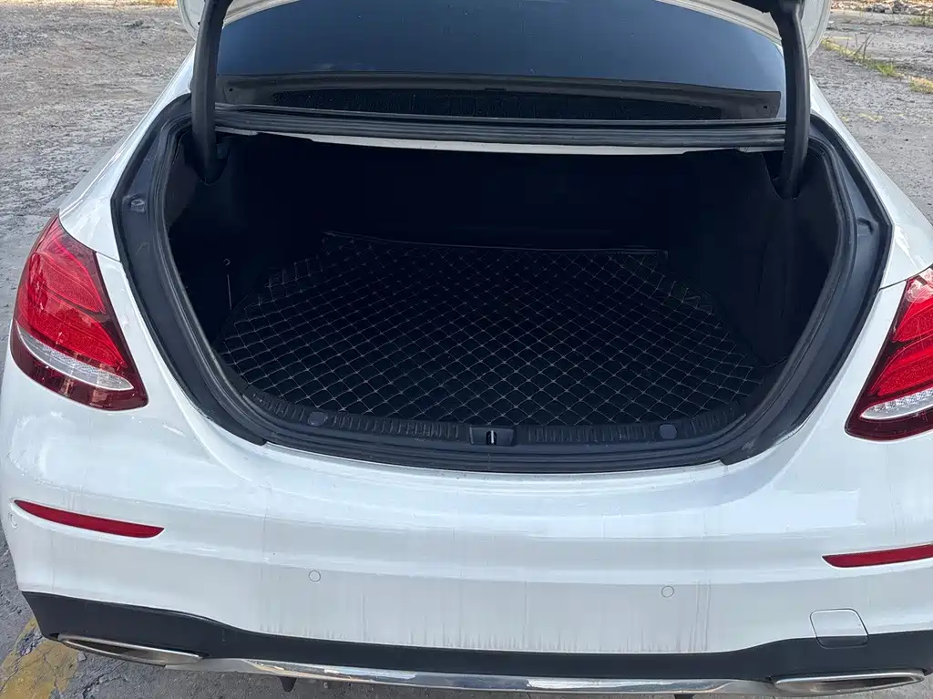 Mercedes-Benz E-Class — миниатюра 14