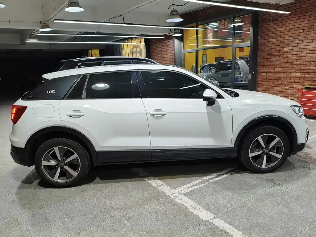 Audi Q2L e-tron — миниатюра 5