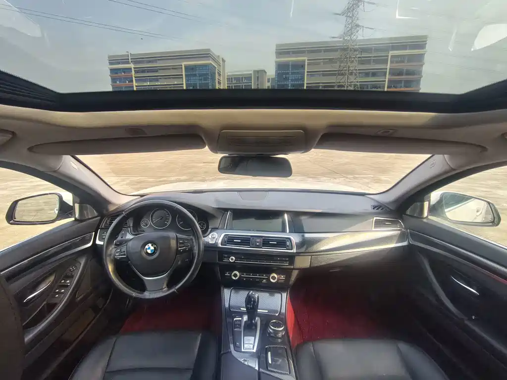 BMW 5 Series — миниатюра 11
