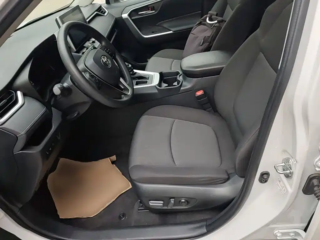 Toyota RAV4 — миниатюра 15