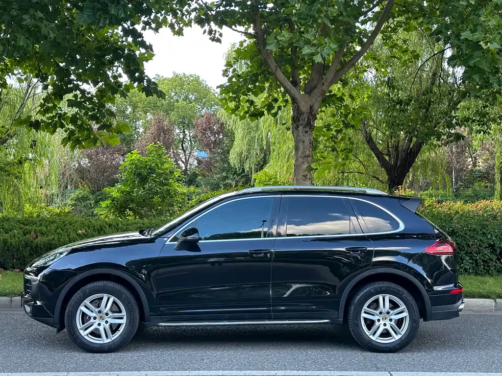 Porsche Cayenne — миниатюра 4