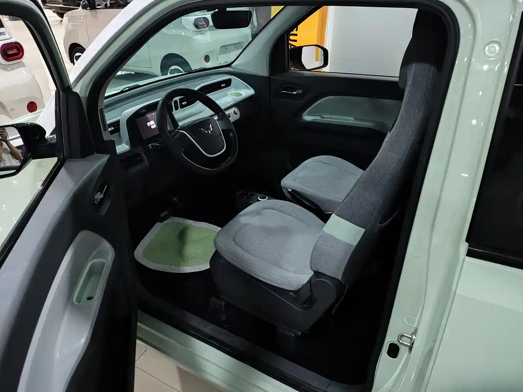 Wuling MINIEV — миниатюра 4