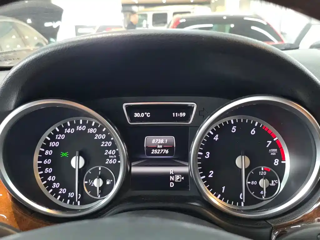 Mercedes-Benz M-Class — миниатюра 4
