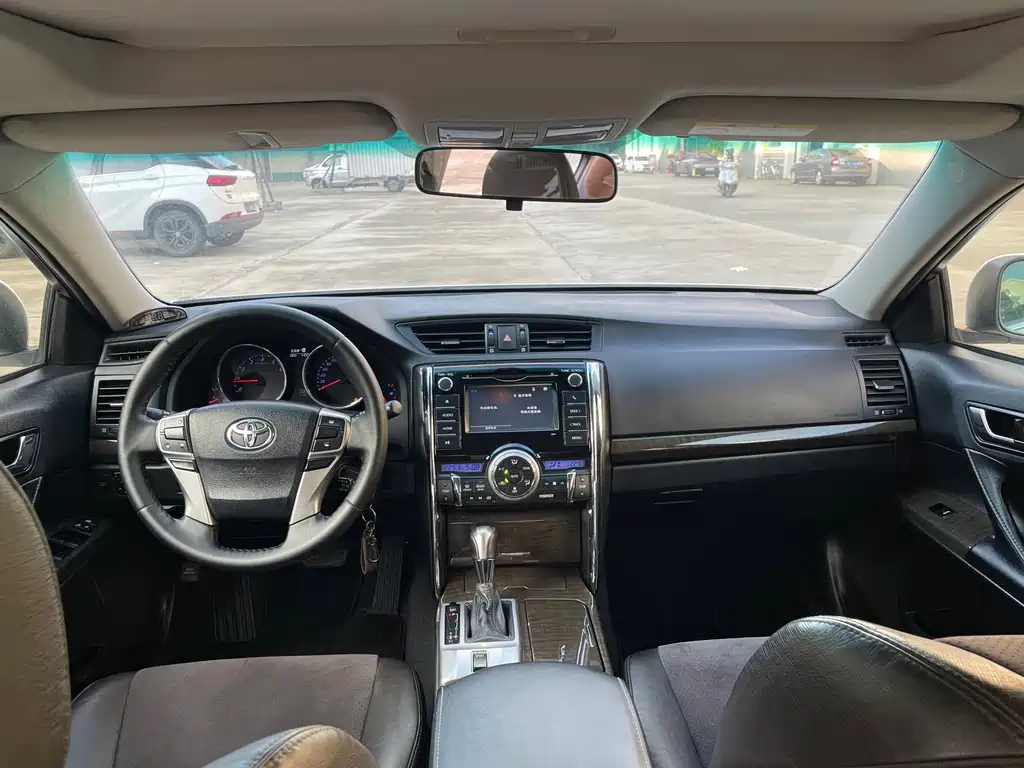 Toyota Reiz — миниатюра 9