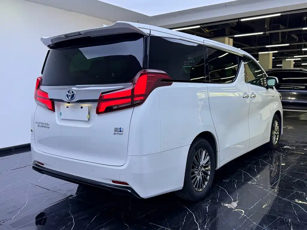 Toyota Alphard — миниатюра 17