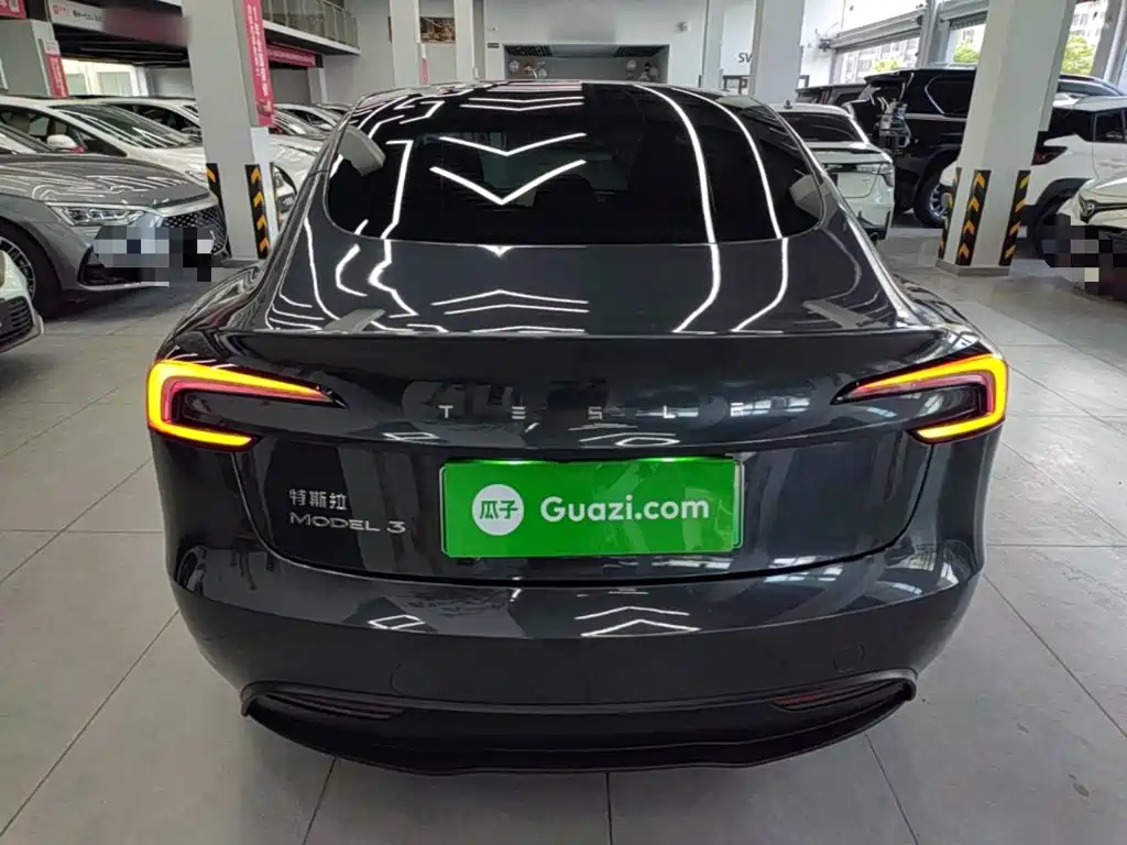 Tesla Model 3 — миниатюра 6