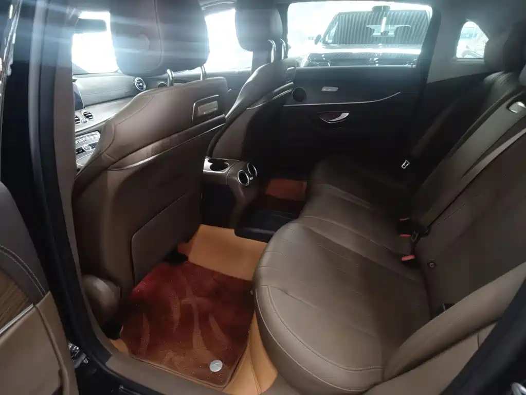 Mercedes-Benz E-Class — миниатюра 14