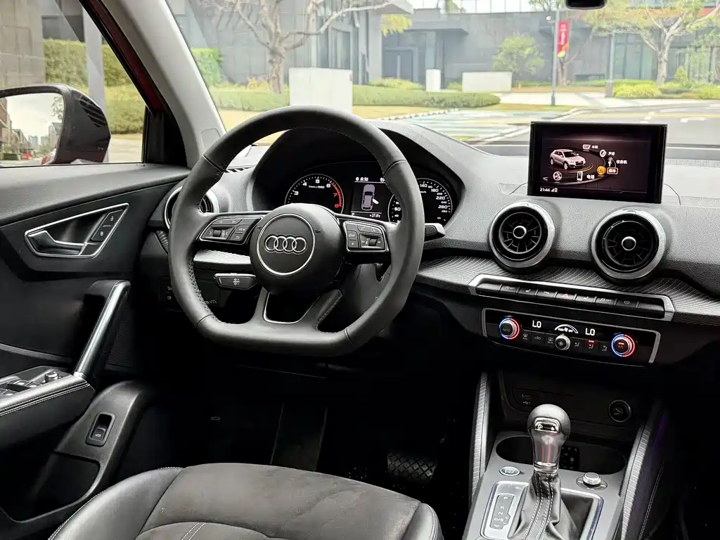 Audi Q2L 2022 35 TFSI Luxury
