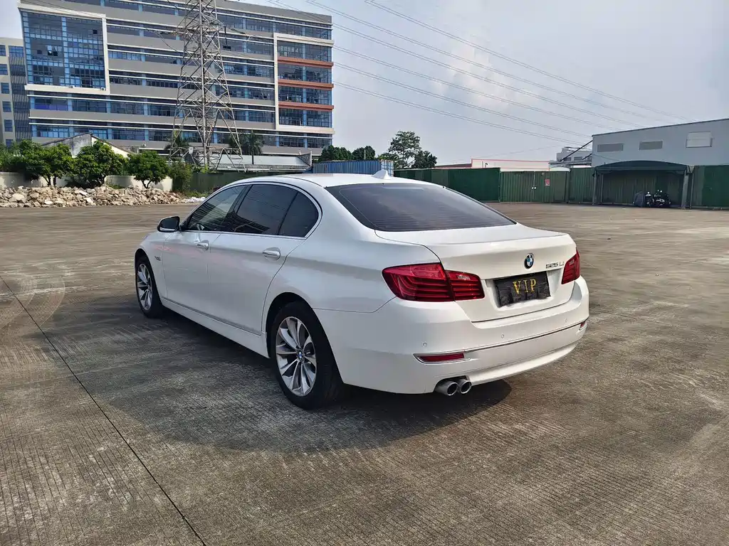 BMW 5 Series — миниатюра 4