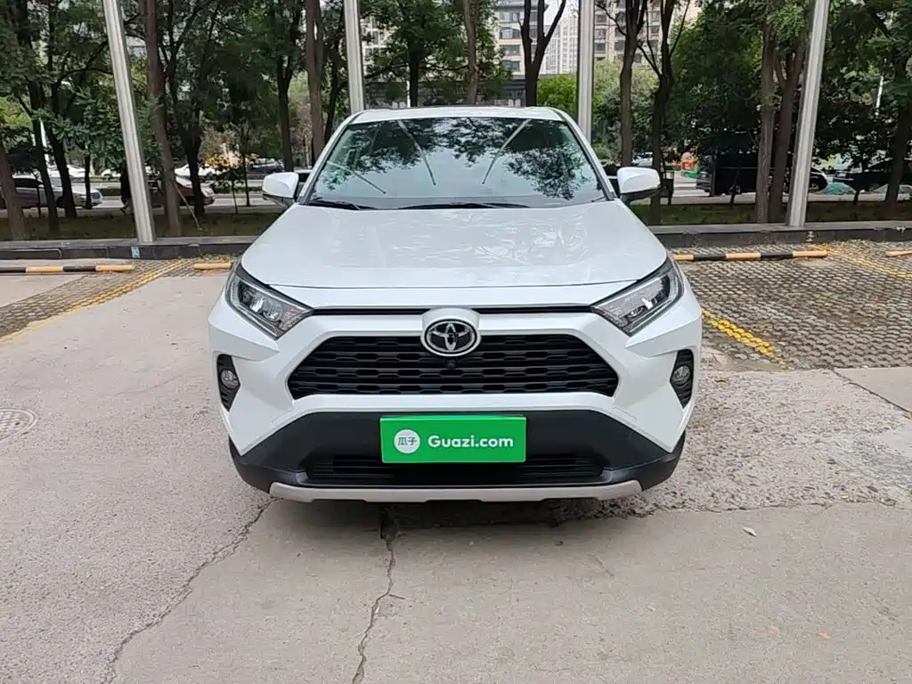 Toyota RAV4 — миниатюра 3