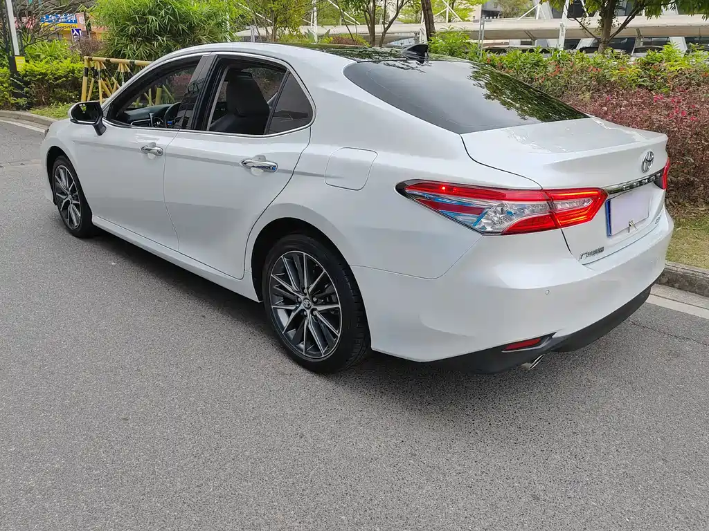 TOYOTA CAMRY